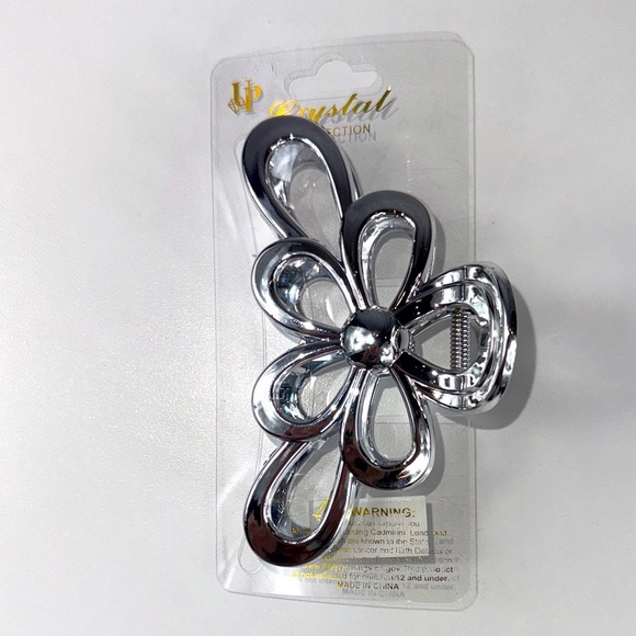 Up! Accessories - NWT Silver Flower Hair Clip